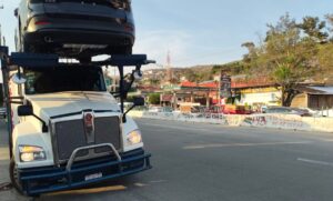 Liberan egresados de Ayotzinapa tras 2 horas Autopista en Chilpancingo