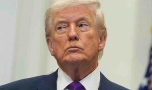 Trump obliga a bancos de EU a investigar el envío de remesas de migrantes